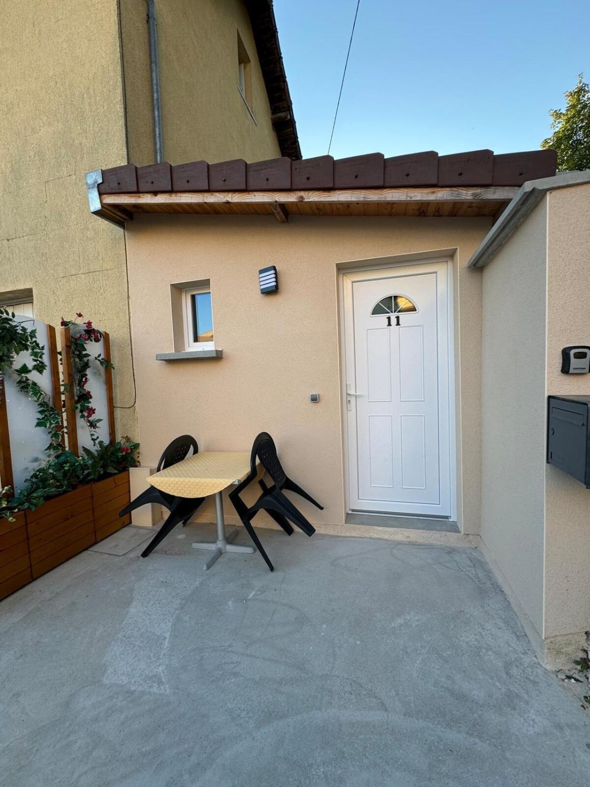 Neuf Tres Calme Apartment
